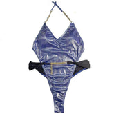 Traje de baño de una pieza con cadena metálica en contraste y cuello halter